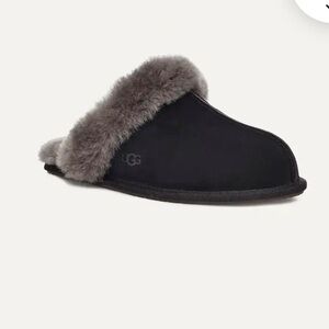 UGG Classic Slipper Black Suede Grey Fur Trim Size 6
